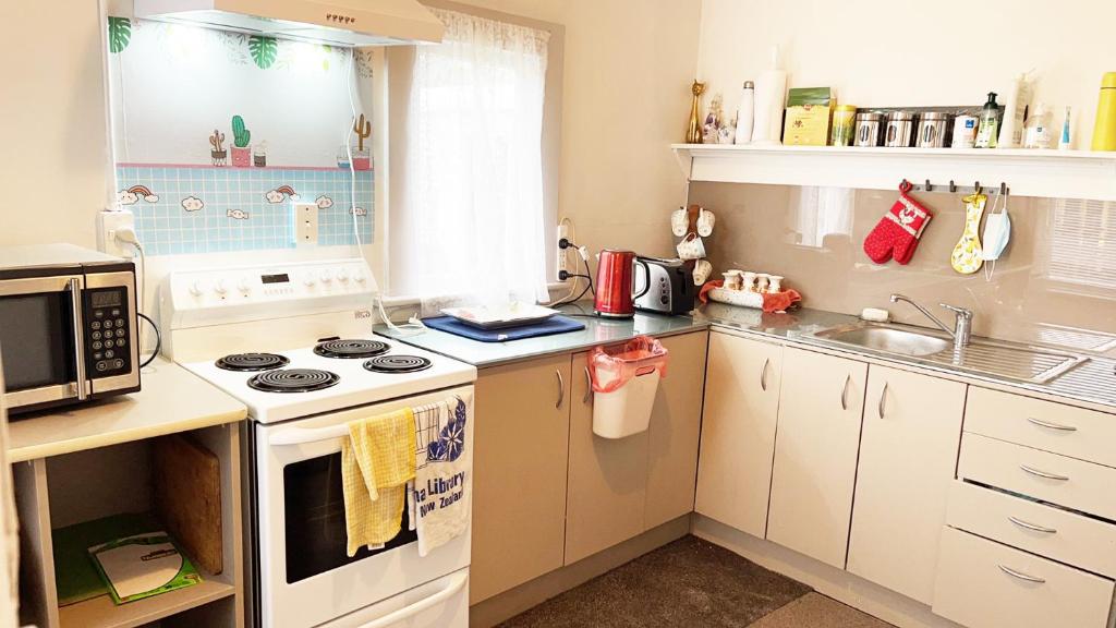 Kuchyň nebo kuchyňský kout v ubytování Cozy Home In Bluff