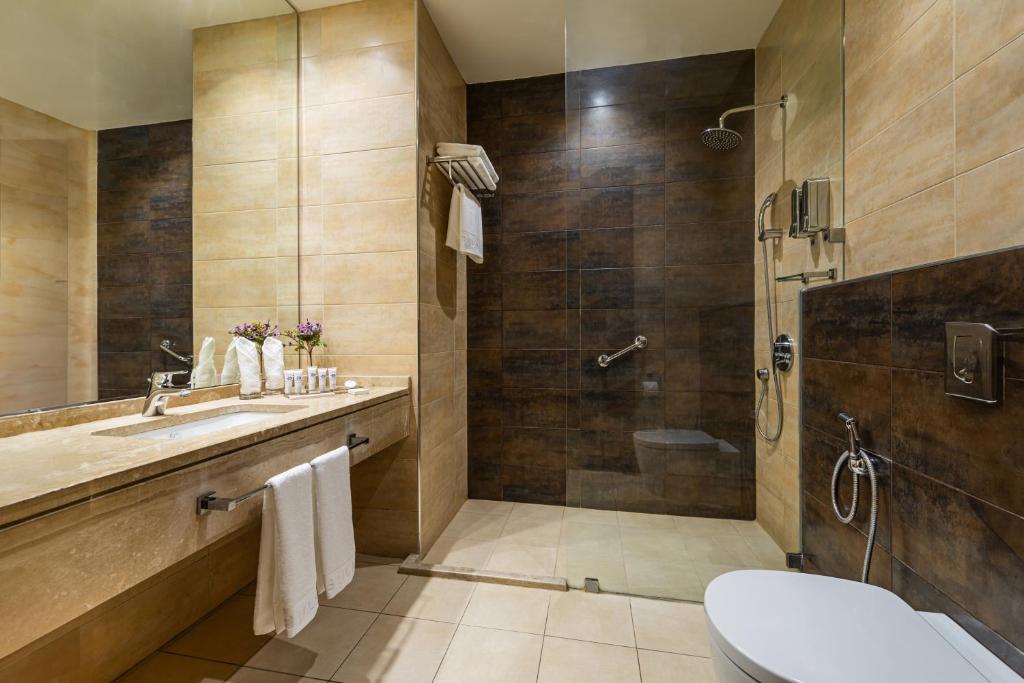 Un baño de Sulaf Luxury Hotel
