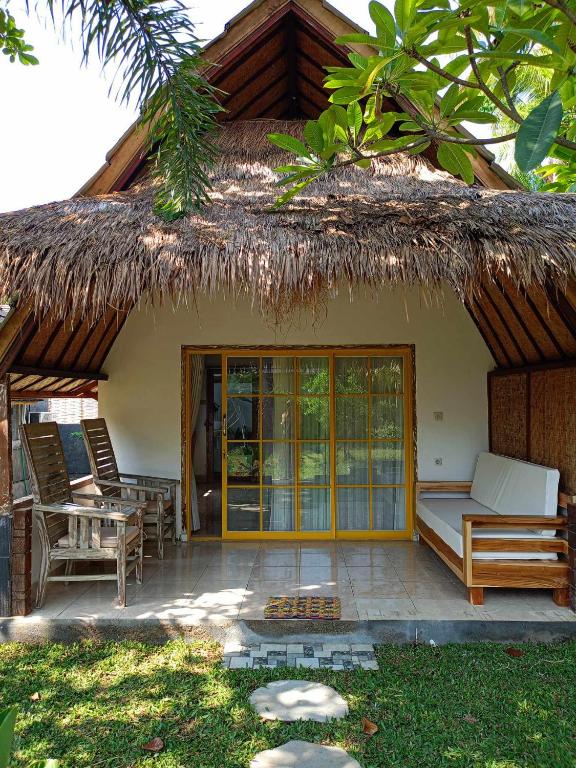 Bintang Tiga Bungalows Gili Air外面的花园