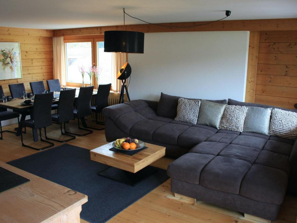 Posezení v ubytování Modern Holiday Home with Mountain View