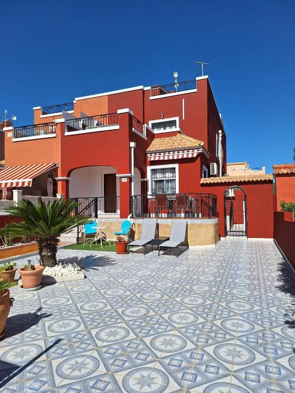 Casa Azul Los Montesinos - Hizvo