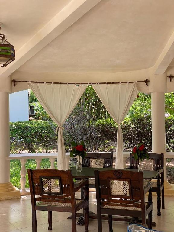 Balkón nebo terasa v ubytování 2Livu Villas Watamu
