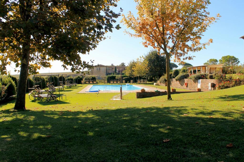 Bazén v ubytování Podere Il Belvedere su Cortona nebo v jeho okolí