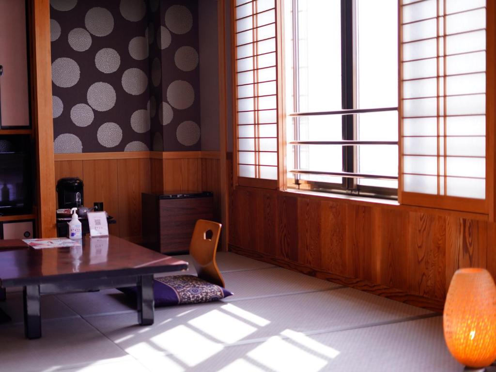 Istumisnurk majutusasutuses Ryokan KINOSUKE hotel きの助 日間賀島 島のサウナ Himaka Island