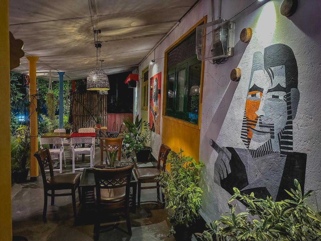 Restaurace v ubytování Mad monkey hostel and lounge