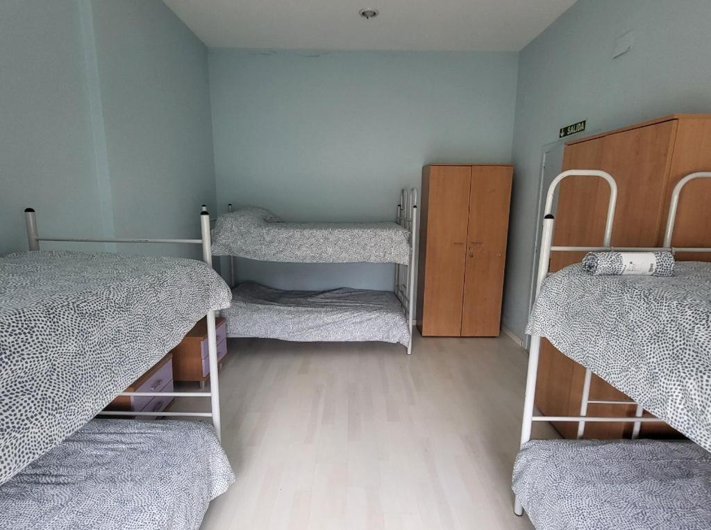 Postel nebo postele na pokoji v ubytování Albergue de Guardo