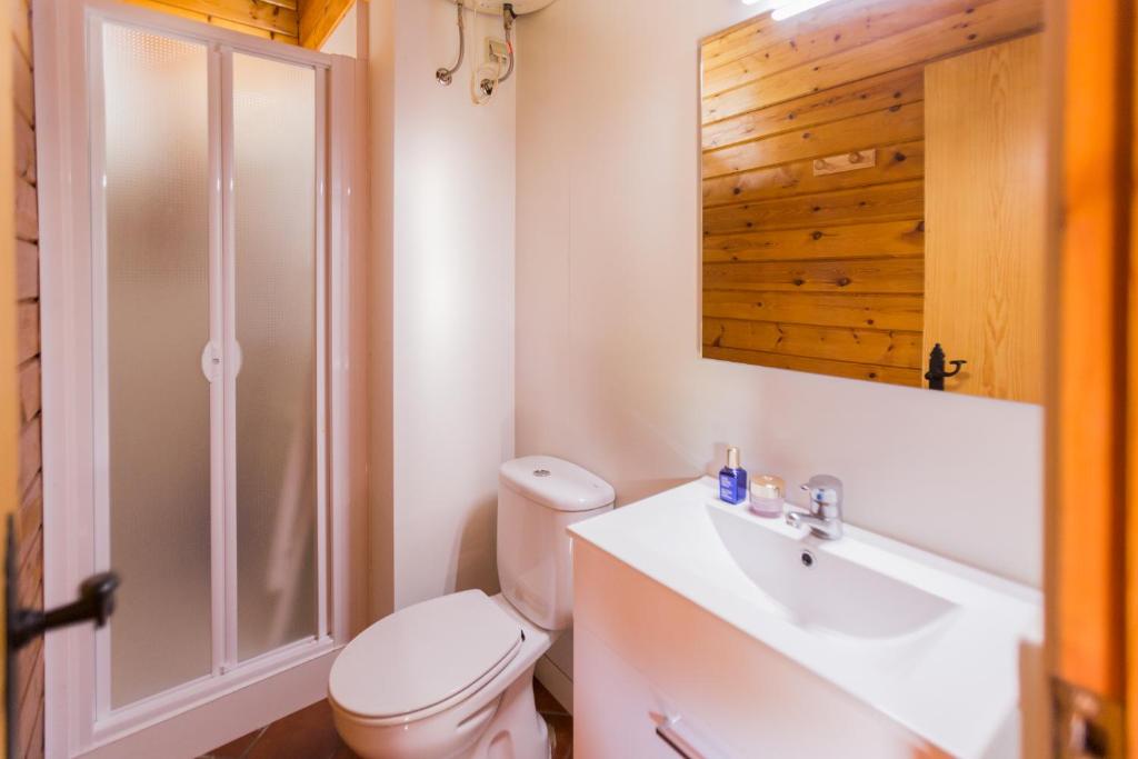 Camping La Llosa - Two-Bedroom Bungalow