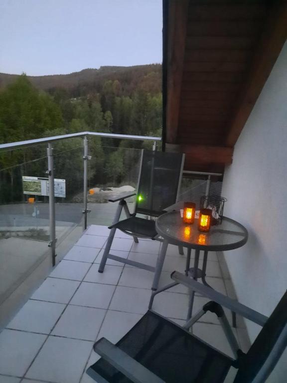 Balkón alebo terasa v ubytovaní Apartament Tignes Czarna Góra