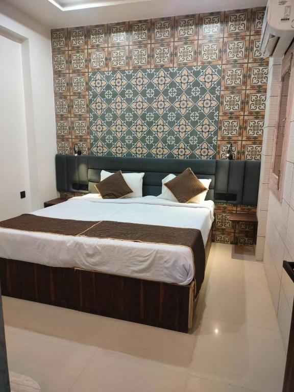Postel nebo postele na pokoji v ubytování Hotel Anand Villa
