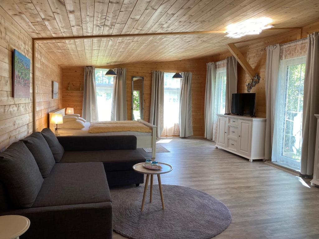Televiisor ja/või meelelahutuskeskus majutusasutuses Hotel Nikolasch