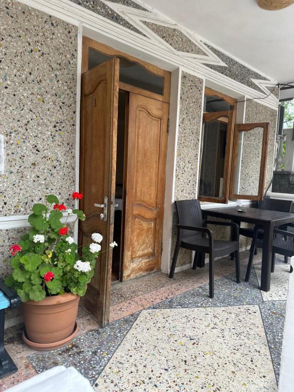 Fotografie z fotogalerie ubytování Linda Guest house v destinaci Batumi