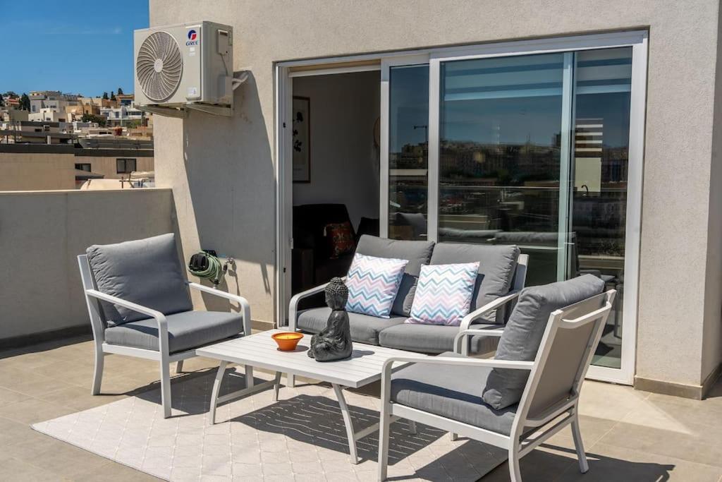 Χώρος καθιστικού στο LA88 Cityway Penthouse