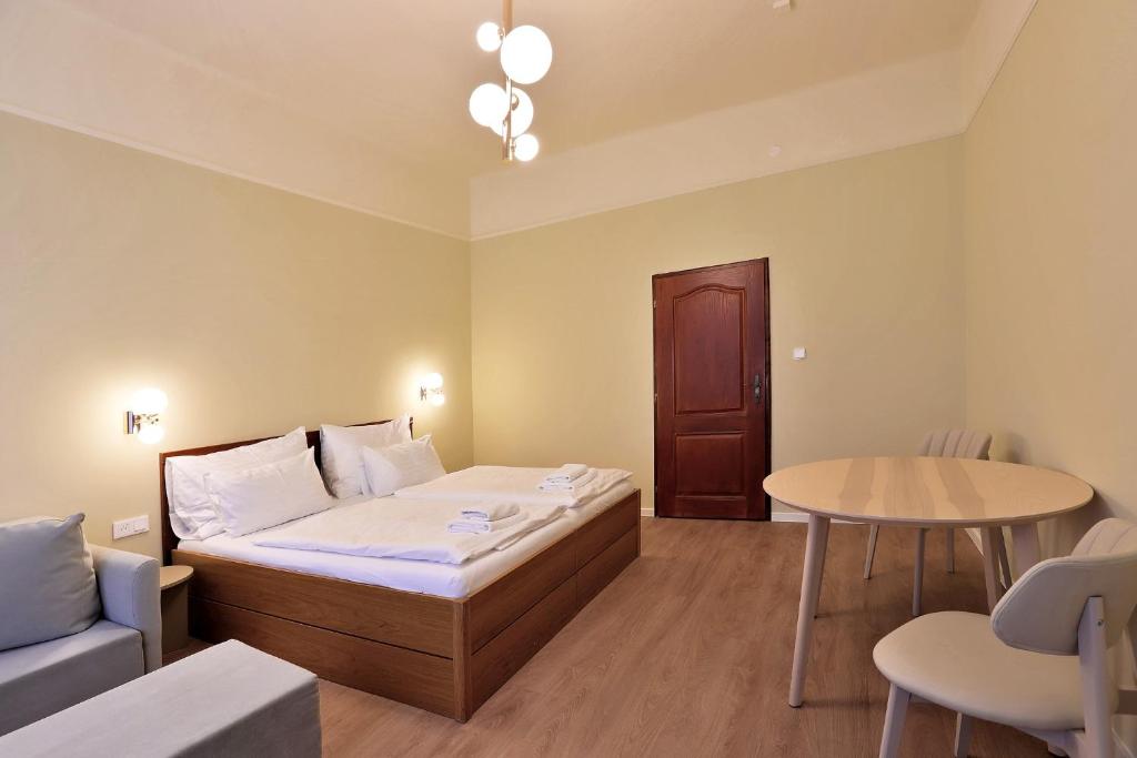 Ένα ή περισσότερα κρεβάτια σε δωμάτιο στο Hotel Kavalír