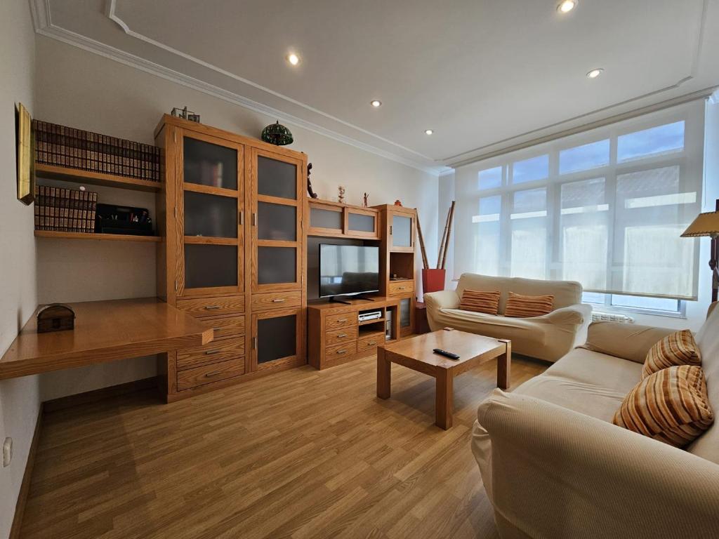 TV a/nebo společenská místnost v ubytování Precioso apartamento en O Grove