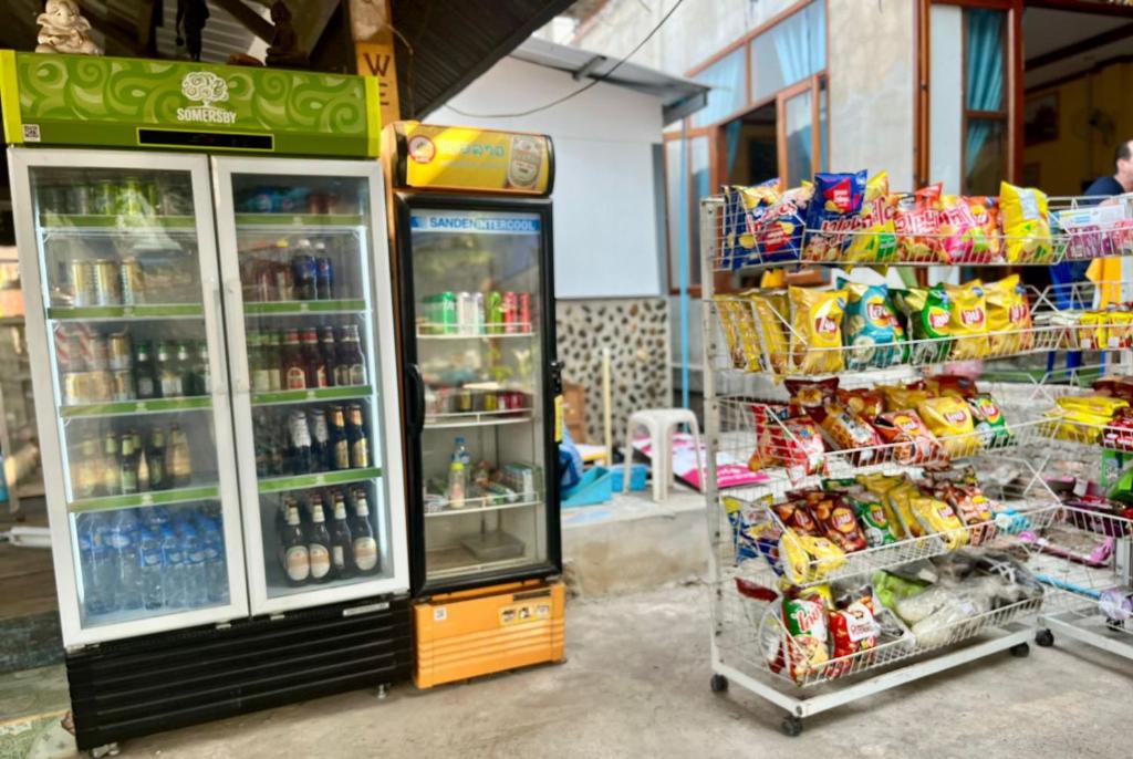 Supermarket nebo jiné obchody v  penzionu nebo okolí