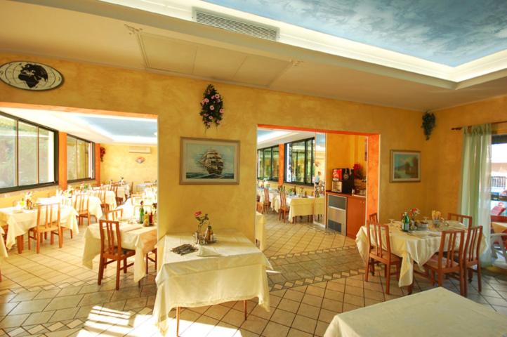Restaurace v ubytování Hotel Silvaion