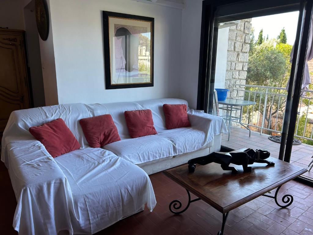 Istumisnurk majutusasutuses Cassis appartement vue mer balneo