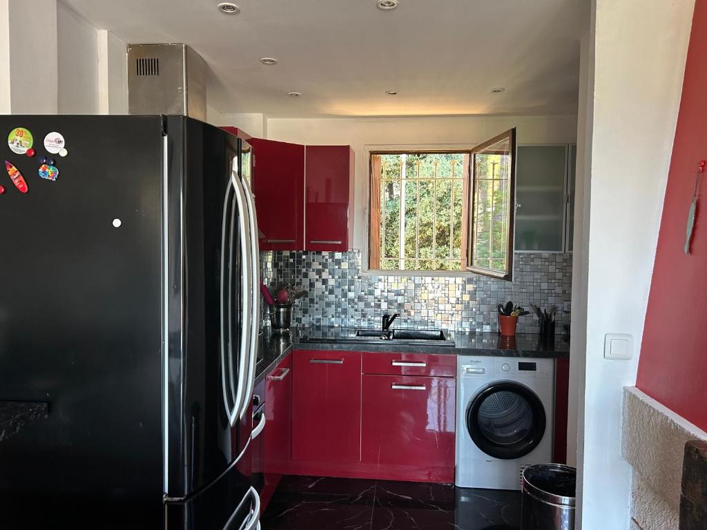 Köök või kööginurk majutusasutuses Cassis appartement vue mer balneo