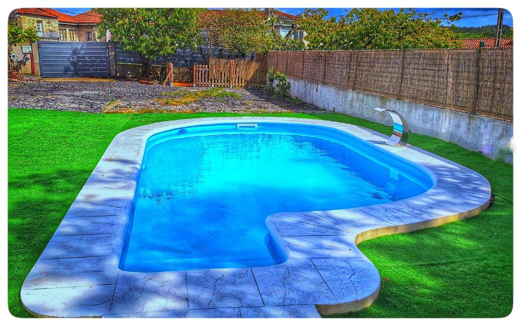 a small swimming pool in a yard with a fence at Casa Carmen con finca y piscina privada in Cea