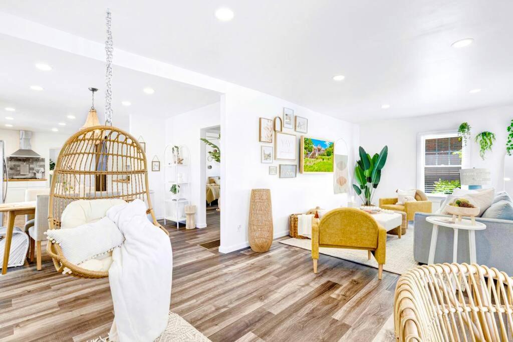 BohoSleek King Bed Spa ShowerNear TopGolf Downtown Uptown BJCC Hoover