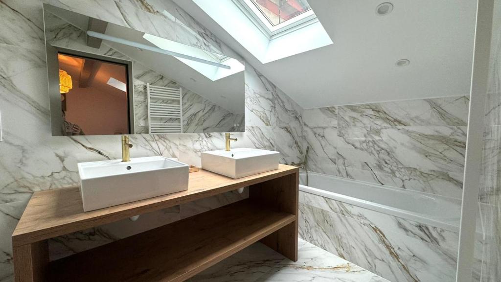 a bathroom with two sinks and a mirror at Maison LAURENTZENIA in Saint-Jean-Pied-de-Port