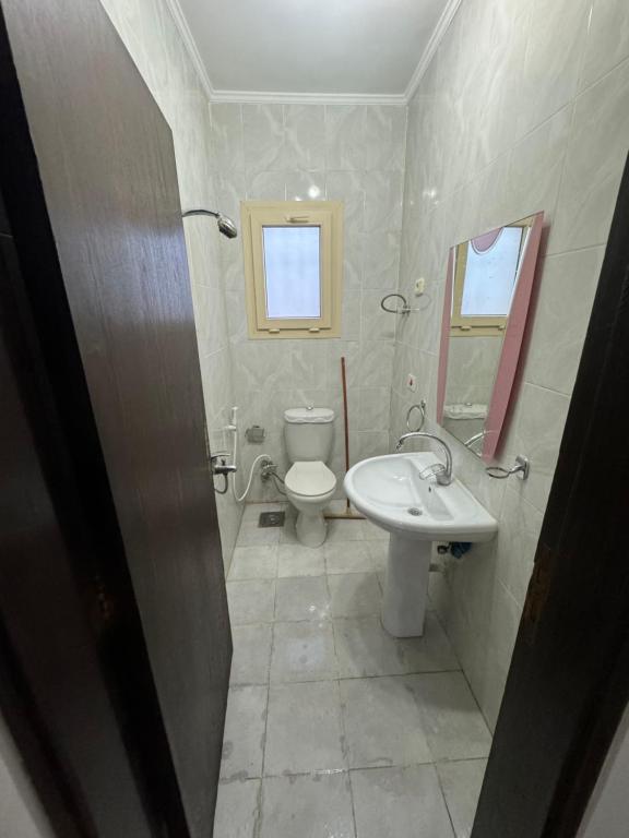 Kép Brand New Renovated Cheerful 3-bedroom Villa With 6 Pools FAMILY ONLY- Perla Marina Kilo 85 szállásáról El Alameinben a galériában