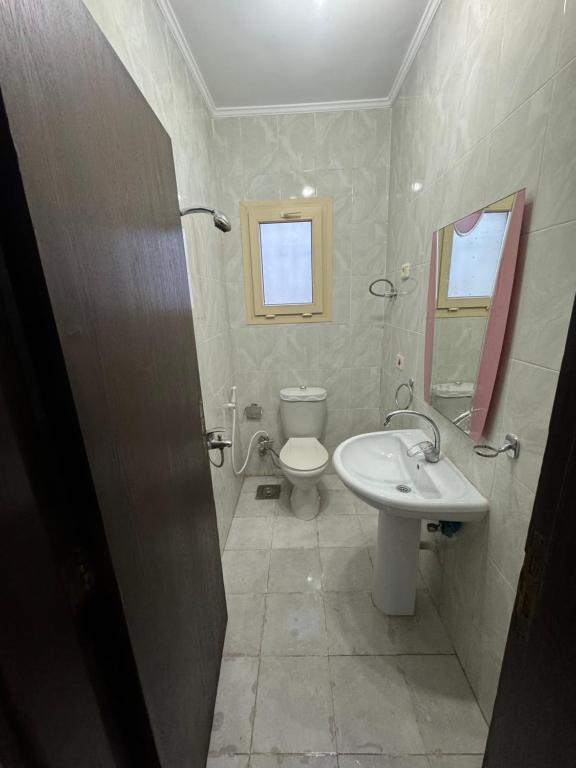 Kép Brand New Renovated Cheerful 3-bedroom Villa With 6 Pools FAMILY ONLY- Perla Marina Kilo 85 szállásáról El Alameinben a galériában