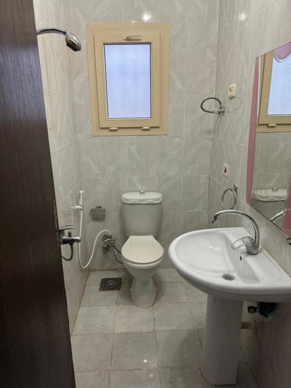 Kép Brand New Renovated Cheerful 3-bedroom Villa With 6 Pools FAMILY ONLY- Perla Marina Kilo 85 szállásáról El Alameinben a galériában
