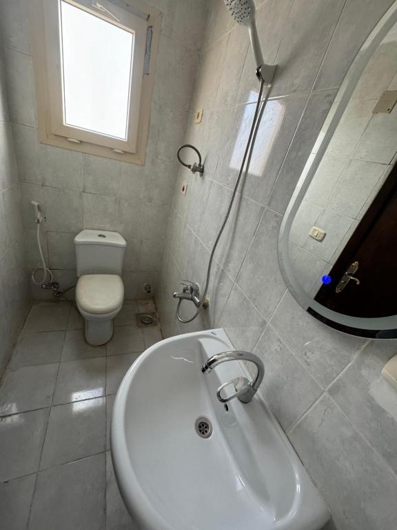 Kép Brand New Renovated Cheerful 3-bedroom Villa With 6 Pools FAMILY ONLY- Perla Marina Kilo 85 szállásáról El Alameinben a galériában