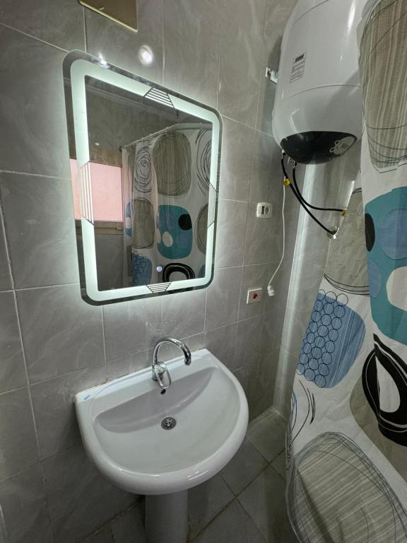 Kép Brand New Renovated Cheerful 3-bedroom Villa With 6 Pools FAMILY ONLY- Perla Marina Kilo 85 szállásáról El Alameinben a galériában