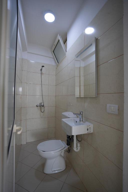 Un baño de Golden Sleep Hostel