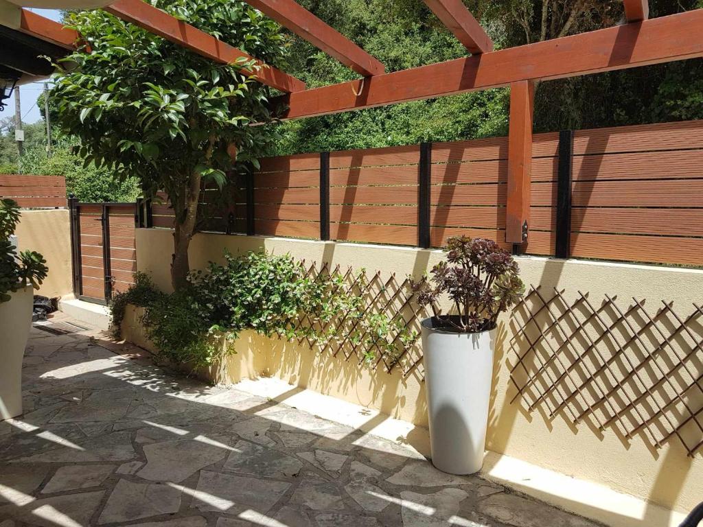A garden outside ΒeΙΙa