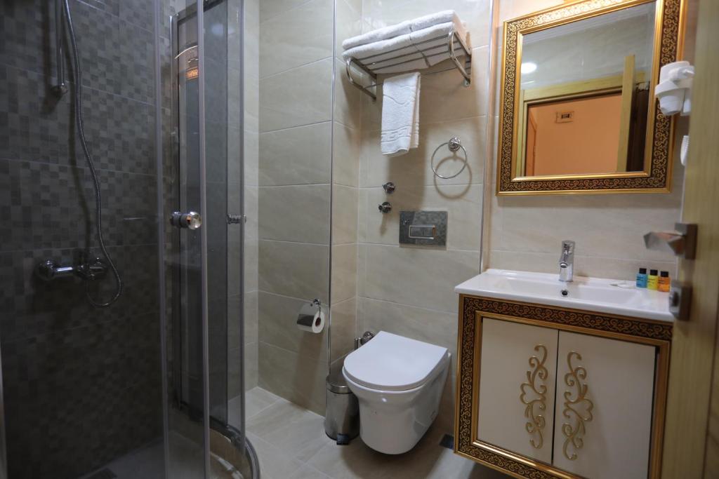 A bathroom at Gülec Konak Hotel