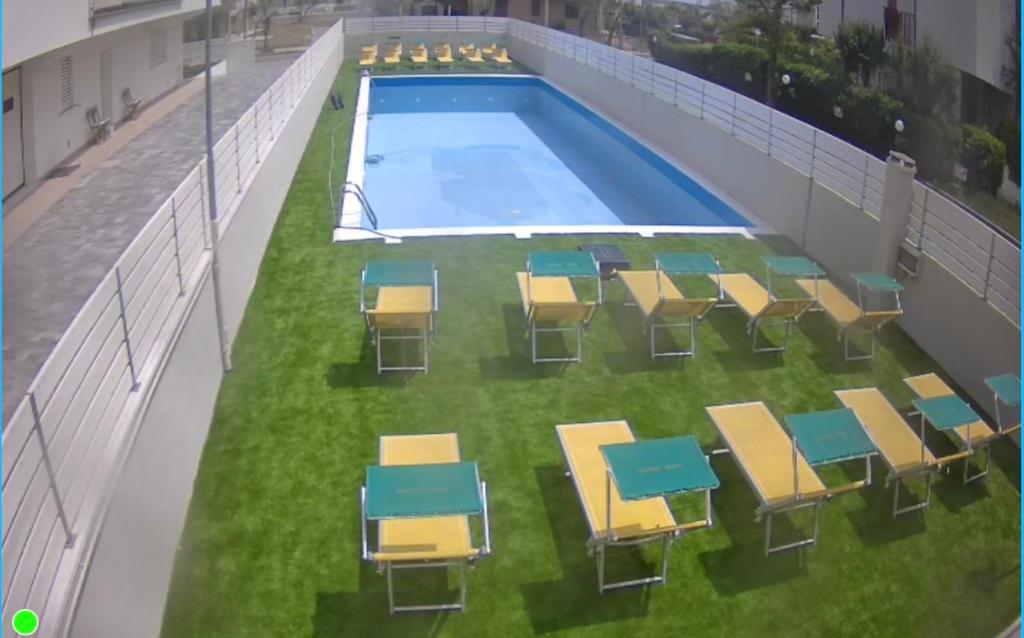 Bazén v ubytování Nuovo hotel ANTHISA nebo v jeho okolí