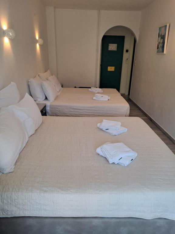 Llit o llits en una habitació de Hotel Aegeon