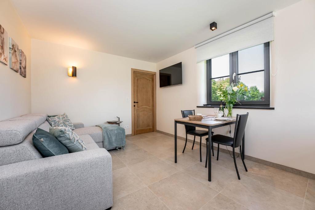 Posezení v ubytování Hoeve den Akker - luxueuze vakantiewoningen met privétuinen en alpaca's nabij Brugge, Damme, Knokke, Sluis en Cadzand