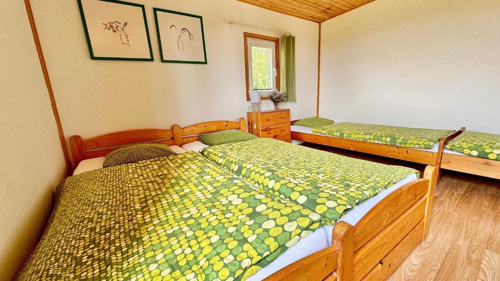 Postel nebo postele na pokoji v ubytování Vinný sklep Monty Přítluky