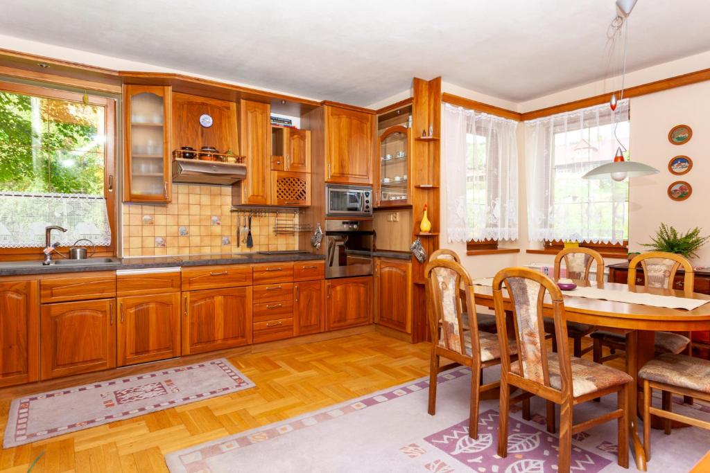 A kitchen or kitchenette at Penzión Javor