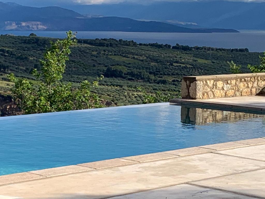 Bazén v ubytování Olive Guest Farm nebo v jeho okolí
