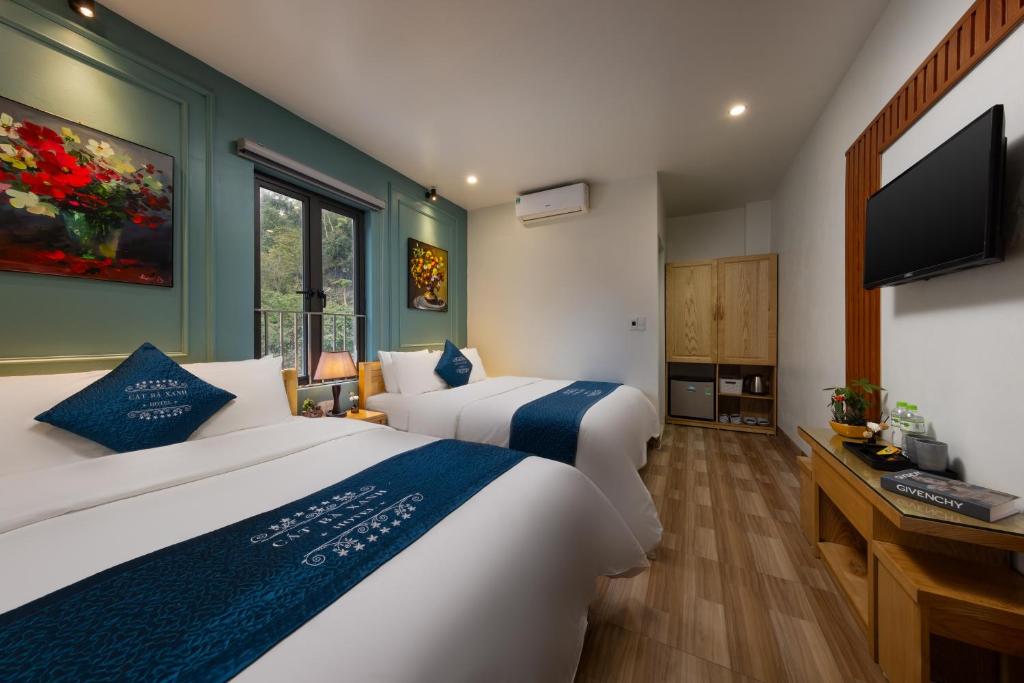Cat Ba Xanh Spring Garden Hotel - Family Room With Side Sea View