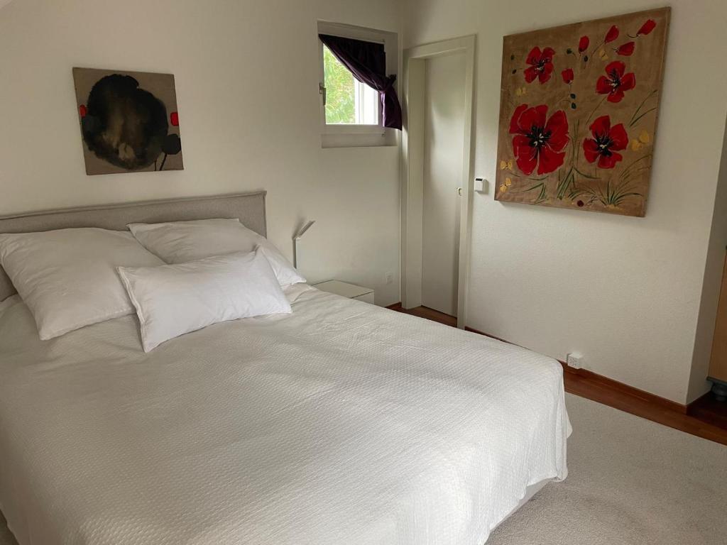 Postel nebo postele na pokoji v ubytování Spacious and stylish Apartment in Zurich