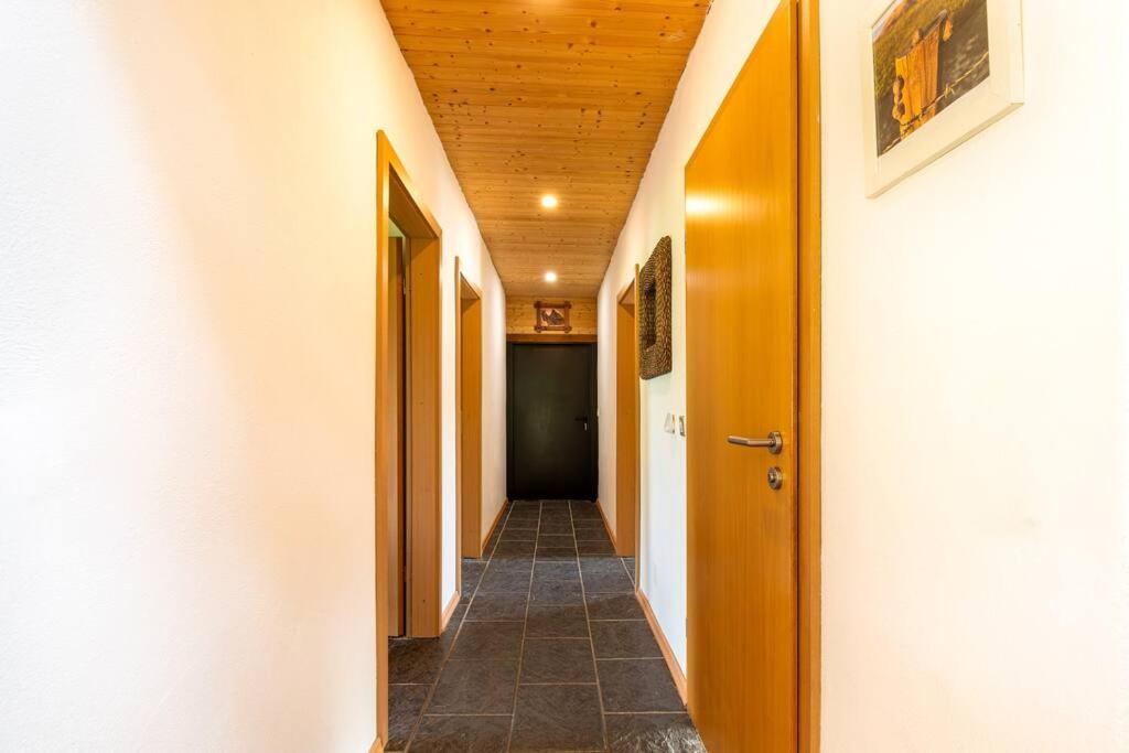 Φωτογραφία από το άλμπουμ του Heather Lodge with Sea and Mountain Views σε Leenaun