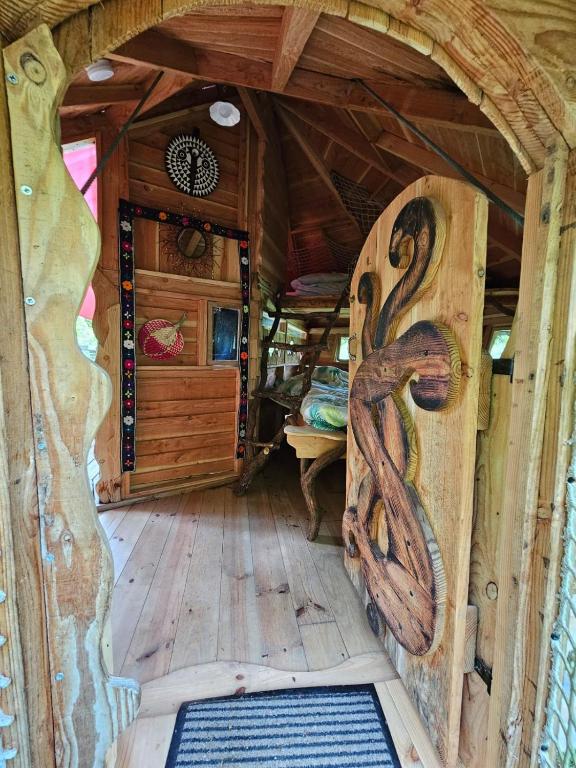 Fotografie z fotogalerie ubytování Cabane Dans Les Arbres - Les Lutins v destinaci Mechmont