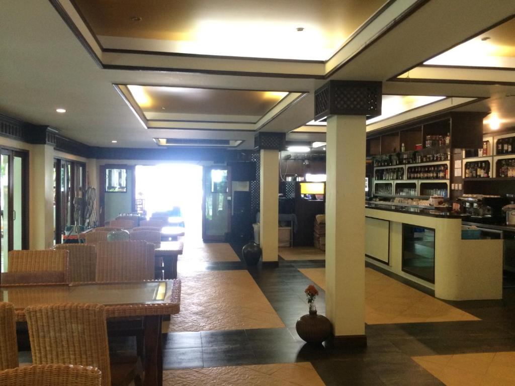 Ein Restaurant oder anderes Speiselokal in der Unterkunft Salad Buri Resort- SHA Extra Plus 
