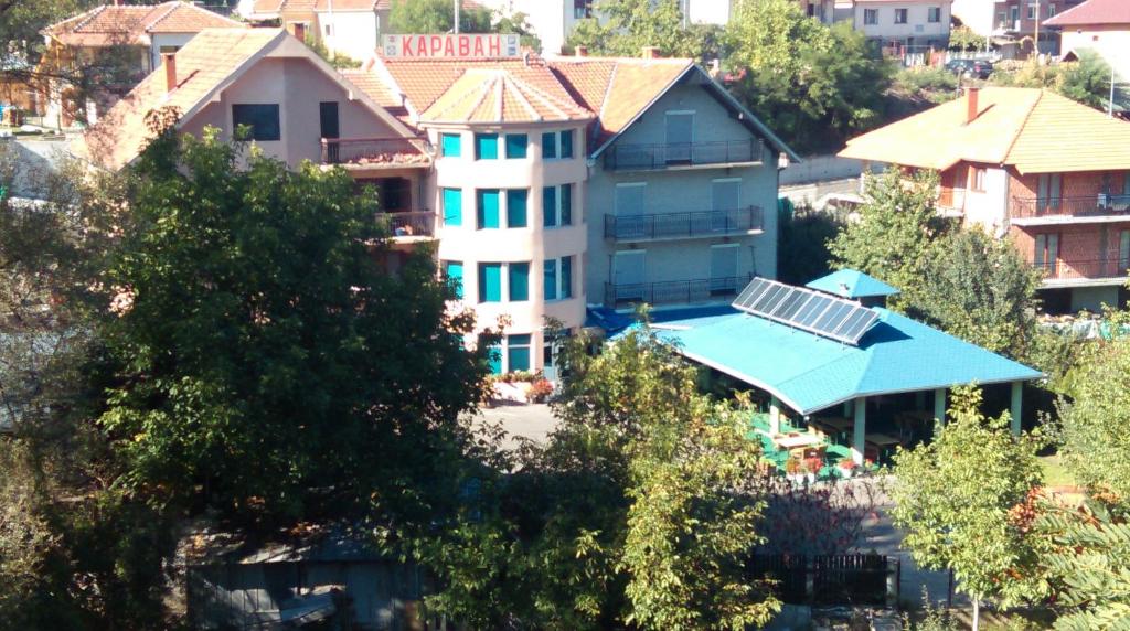 a building with a solar panel on top of it at Bed & Breakfast Karavan in Raška