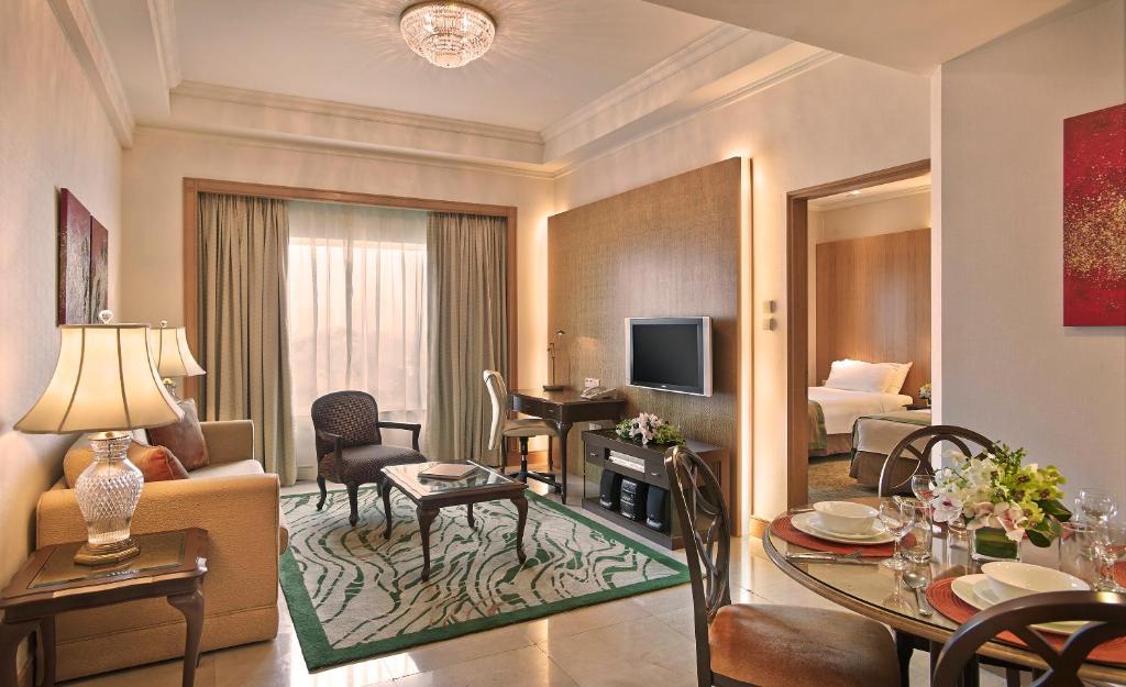 Shangri-La Apartments - One-Bedroom Apartment