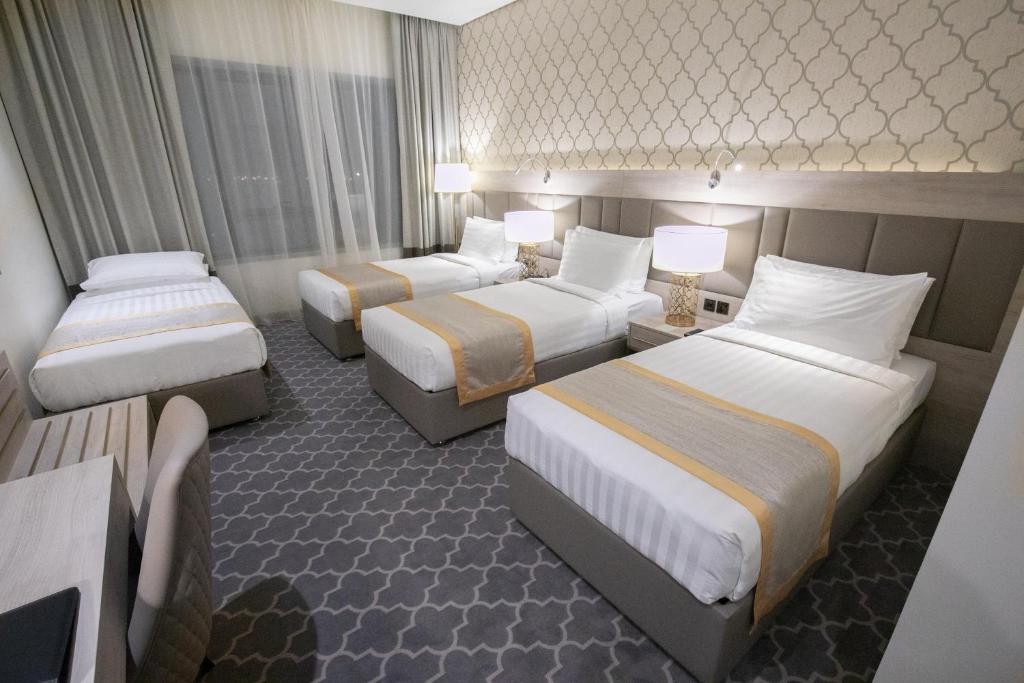 Postel nebo postele na pokoji v ubytování Wirgan Hotel Al Azizyah