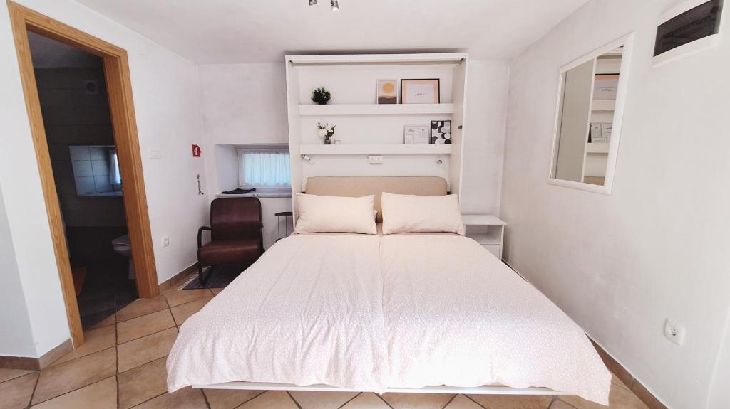 Postel nebo postele na pokoji v ubytování Amber STUDIO
