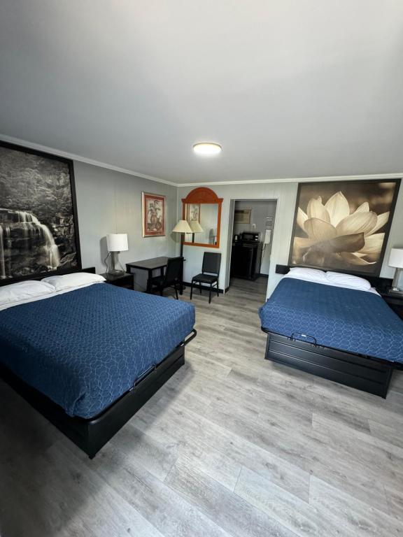 Acorn Motel photo
