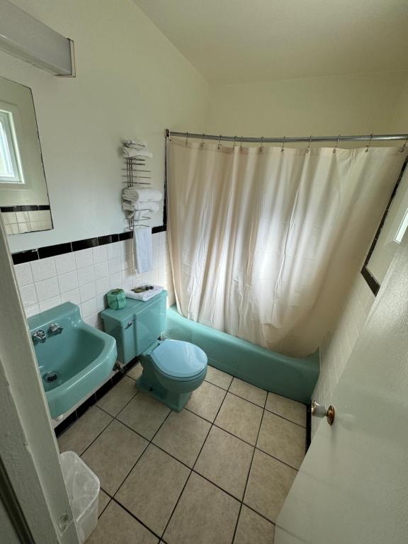 Acorn Motel photo